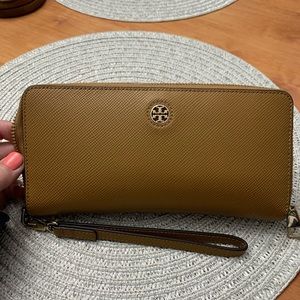 Tory burch wallet